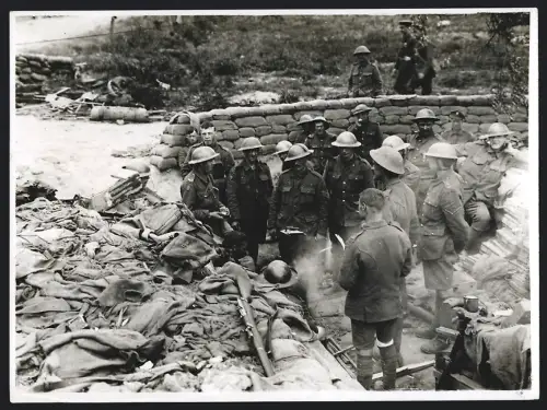 Fotografie britische Soldaten des East Surrey Regiemnt an der Front Line, Uniform, Schützengraben