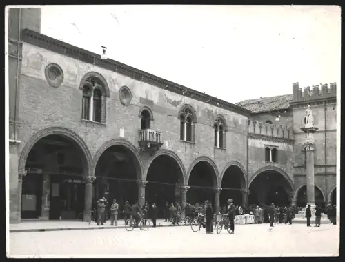 Fotografie Agentur Hecht, München, Ansicht Ravenna, Säulengang am Marktplatz