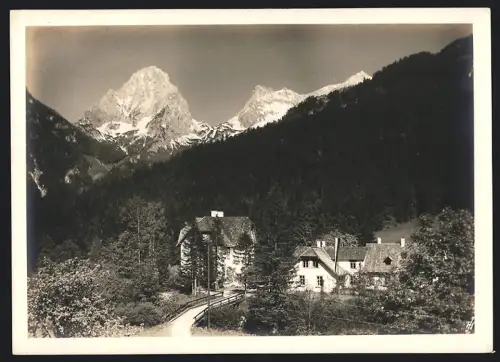 Fotografie Ansicht Hinterstoder, Blick zum Gasthaus Pension Johannishof mit Spitzmauer