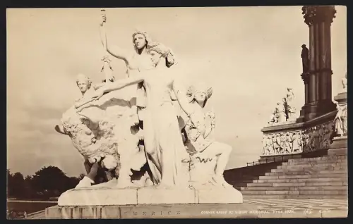 Fotografie Ansicht London, Figurengruppe America am Albert Memorial im Hyde Park