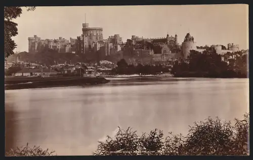 Fotografie Ansicht Windsor, Blick nach Windsor Castle