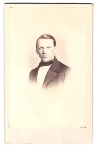 Fotografie A. Herrmuth, Berlin, Linienstrasse 26, Porträt eines Herren