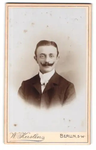Fotografie W. Kersten, Berlin, Krausenstrasse 35, Porträt eines Herren