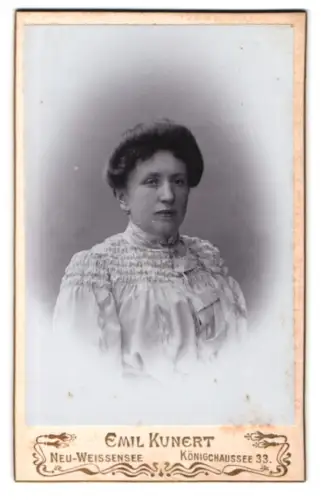 Fotografie Emil Kunert, Neu-Weissensee, Königchaussee 33, Portrait einer Dame