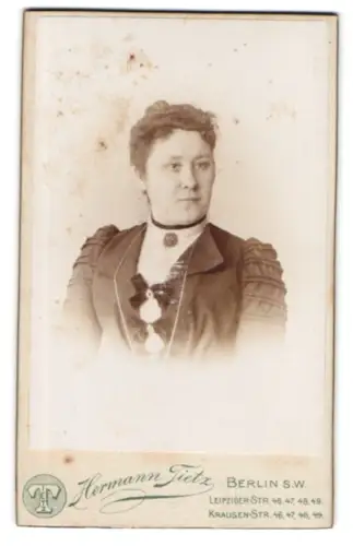 Fotografie Hermann Tietz, Berlin S.W., Leipziger Str. 46, Porträt einer Frau