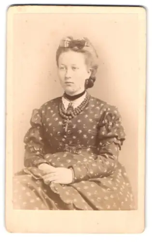 Fotografie F. Jamrath & Sohn, Berlin, Taubenstrasse 20, Porträt einer jungen Dame