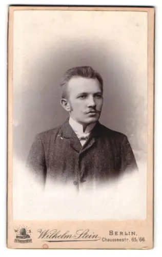 Fotografie Wilhelm Stein, Berlin, Chausseestrasse 65/66, Porträt eines jungen Mannes