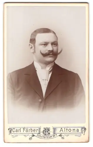 Fotografie Carl Färber, Altona, Schulterblatt 59b, Porträt eines Mannes mit Schnurrbart