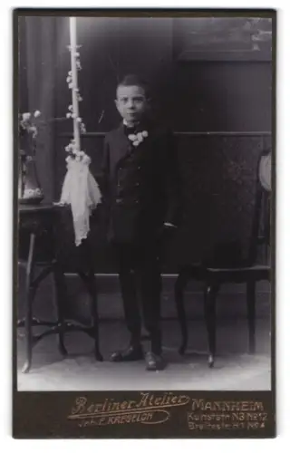 Fotografie Berliner Atelier, Mannheim, Kunststrasse N3 No 12, Junge in festlicher Kleidung