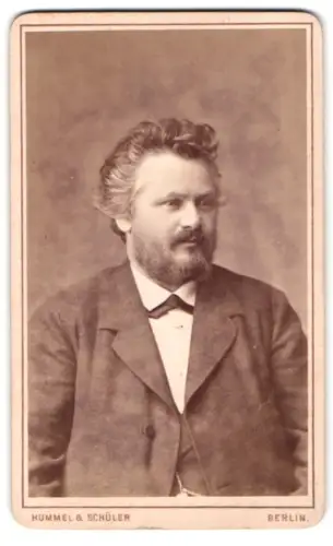 Fotografie Hummel & Schüler, Berlin, Leipzigerstrasse 114, Porträt eines Mannes mit vollem Bart