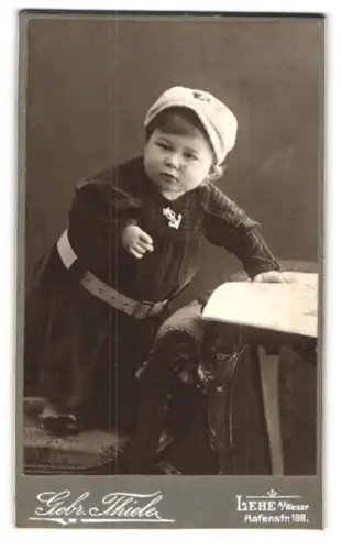 Fotografie Gebr. Thiele, Lehe a/Weser, Hafenstr. 188, Kleinkind im Studio