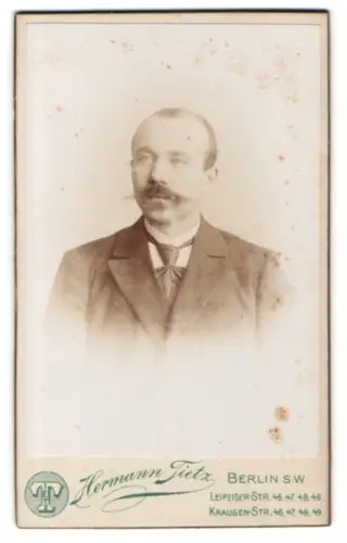 Fotografie Hermann Tietz, Berlin S.W., Leipziger Str. 46, Porträt eines Herren