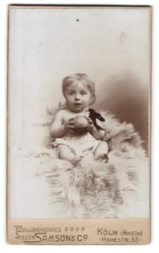 Fotografie Samson & Co, Köln, Hohestr. 53, Kleinkind mit Ball