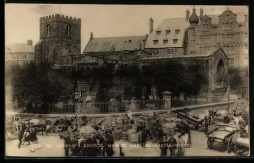 AK Newcastle-on-Tyne, St. Andrew`s Church during Market Day