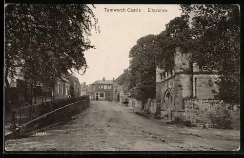 AK Tamworth Castle, Entrance
