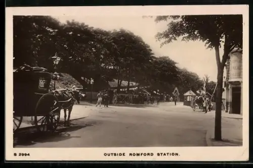 AK London, Outside Romford Station