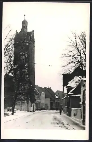 Foto-AK Zörbig, Hallescher Turm im Schnee