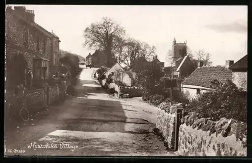 AK Kewstoke, Village