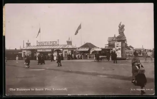 AK Lowestoft, The Entrance to South Pier