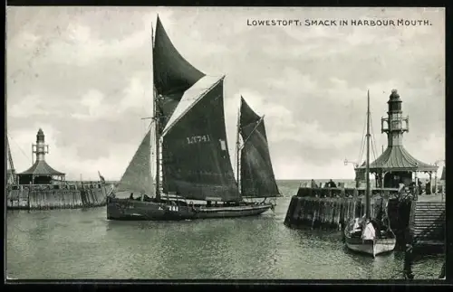 AK Lowestoft, Smack in Harbour Mouth