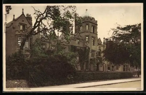 AK Ipswich, The School