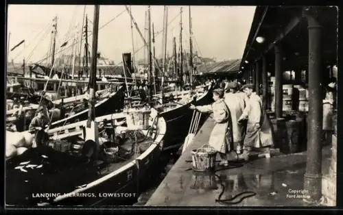 AK Lowestoft, Landing Herrings