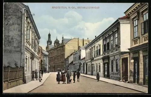 AK Amstetten, Rathausstrasse mit Passanten