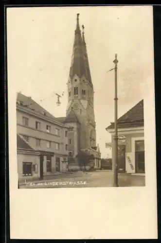 AK Wien, Partie in der Linzerstrasse mit Kirche