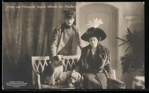 AK Prinz & Prinzessin August Wilhelm von Preussen mit Bulldoggen