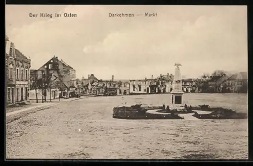 AK Darkehmen, Denkmal auf dem Markt