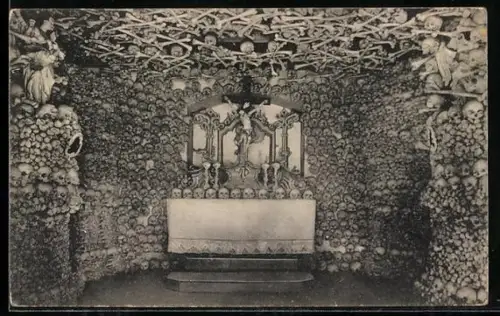 AK Tscherbeney, Schädelkapelle, Altar