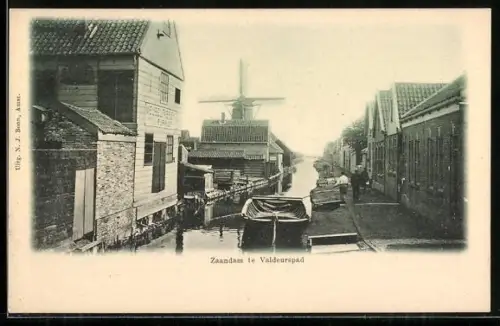 AK Zaandam, Valdeurspad, Weg am Kanalufer mit Meubelfabriek und Windmühle