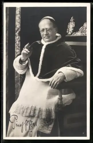 AK Papst Pius XI., sitzend mit erhobener Hand