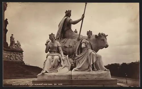 Fotografie Ansicht London, Figurengruppe Europa am Albert Memorial im Hyde Park
