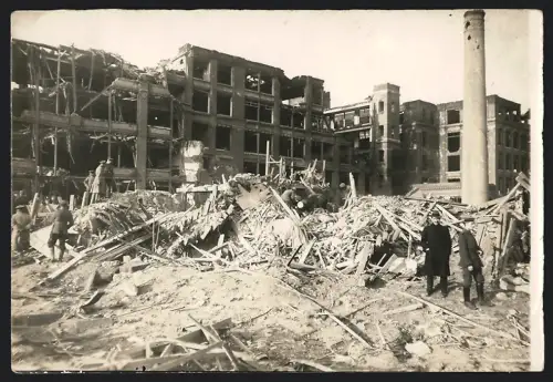 Fotografie Ansicht Lille, das Explodierte Munitionslager in Trümmern, Ruinen des Weltkrieges, 1916