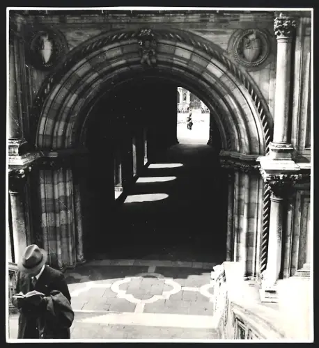 Fotografie Hecht, Berlin, Ansicht Venedig, Blick in einen Gang im Dogenpalast