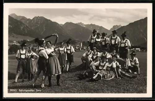 AK Schuhplattler Tanz mit Berglandschaft