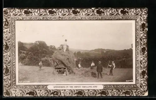AK Gathering in the sweet smelling Hay, Bauern laden Heu auf einen Wagen