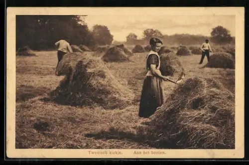 AK Twentsch kiekje, Aan het hooien, Bauern bei der Ernte