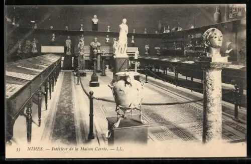 AK Nimes, Interieur de la Maison Carrée