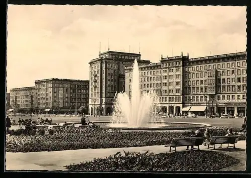 AK Magdeburg, Wilhelm-Pieck-Allee mit Springbrunnen
