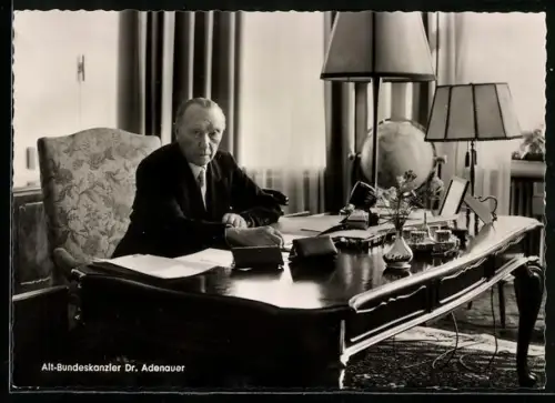 AK Bundeskanzler Adenauer am Schreibtisch