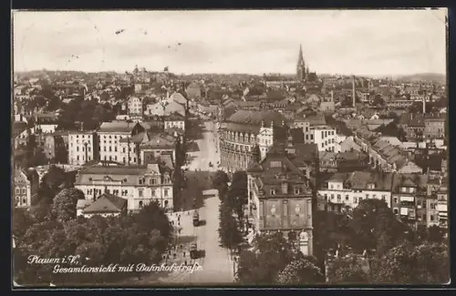 AK Plauen i. V., Gesamtansicht mit Bahnhofstrasse und Strassenbahnen