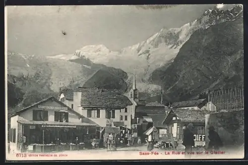 AK Saas-Fée, La Rue et vue sur le Glacier