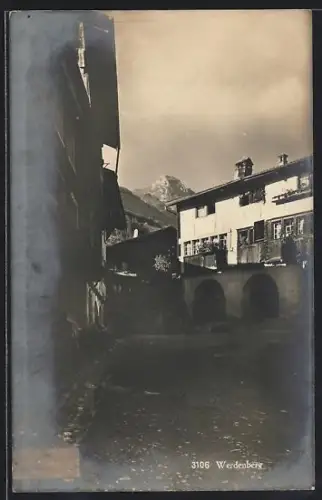 AK Werdenberg, Ortspartie mit Berg im Hintergrund