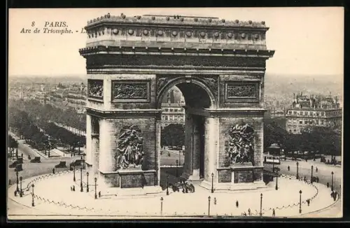 AK Paris, L`Arc de Triomphe, Blick auf Triumphbogen und Strassenbahn