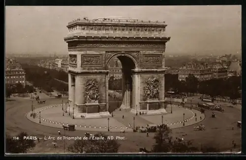 AK Paris, L`Arc de Triomphe de l`Etoile, Triumphbogen und Strassenbahn