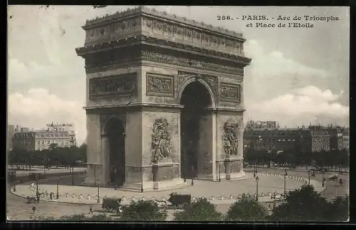 AK Paris, La Place de L`Étoile avec L`Arc de Triomphe, Sternplatz mit Triumphbogen