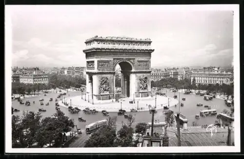 AK Paris, L`Arc de Triomphe, Triumphbogen mit Sternplatz, Place Charles-de-Gaulle