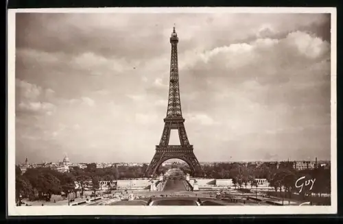 AK Paris, La Tour Eiffel et les Jardins du Trocadero, Eiffelturm